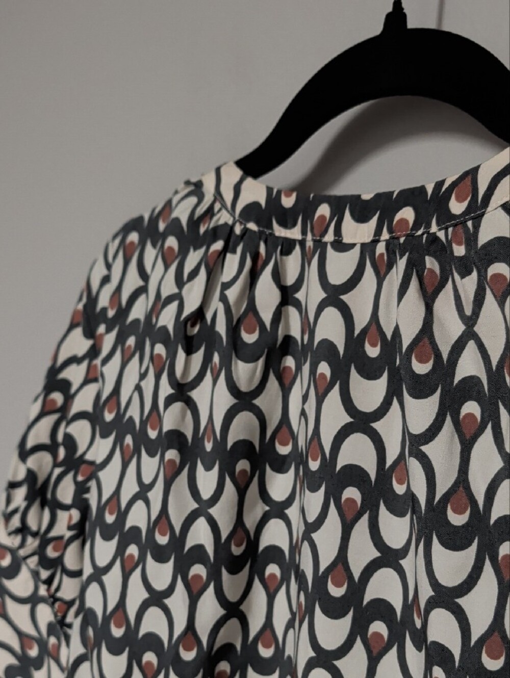 Worthington Ivory Geometric Short Sleeve Blouse with Gray and Blush Accents - Picture 3 of 7